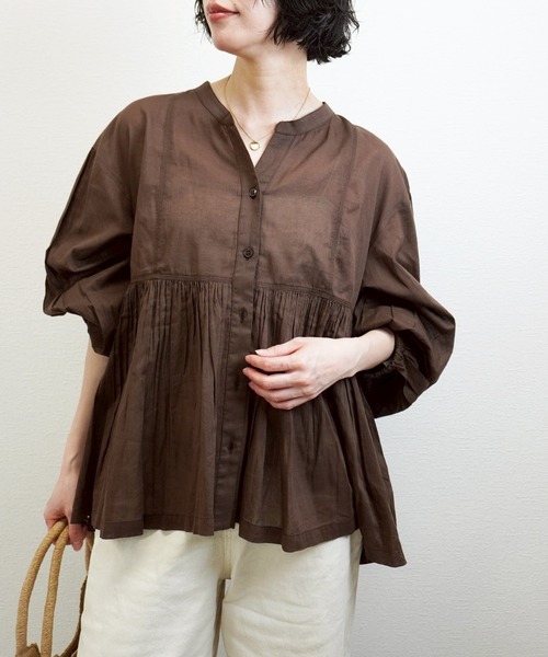 gossara(ゴサラ)の「【秋まで使える】スタンドカラーギャザーブラウス(シャツ/ブラウス・レディース・ブラウン/ブラック/カーキ/オフホワイト・FREE)」の3枚目の写真