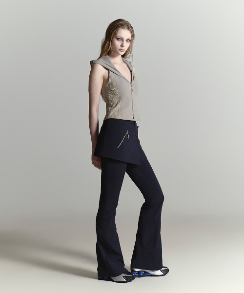 HALF DEVIL US(ハーフデビルアス)の「ホルターネックフードジップアップベスト_ブラック(ベスト・レディース・その他・SMALL/MEDIUM)」の4枚目の写真