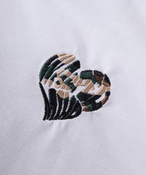 SlashDate(スラッシュデイト)の「【82】ワンポイント刺繍 スプレーハートロゴ クルーネックTシャツ/ユニセックス/レディース/メンズ(Tシャツ/カットソー・レディース・ブラウン/ホワイト/ブラック・L/M)」の11枚目の写真