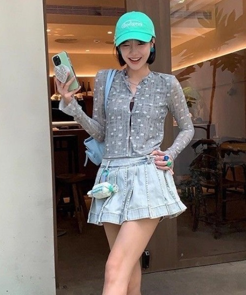 AVYL(アヴィル)の「ドット柄 ショートカーディガン トップス 羽織り(カーディガン/ボレロ・レディース・グレー・M)」の3枚目の写真