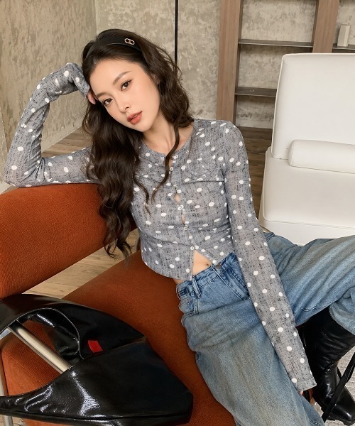 AVYL(アヴィル)の「ドット柄 ショートカーディガン トップス 羽織り(カーディガン/ボレロ・レディース・グレー・M)」の4枚目の写真