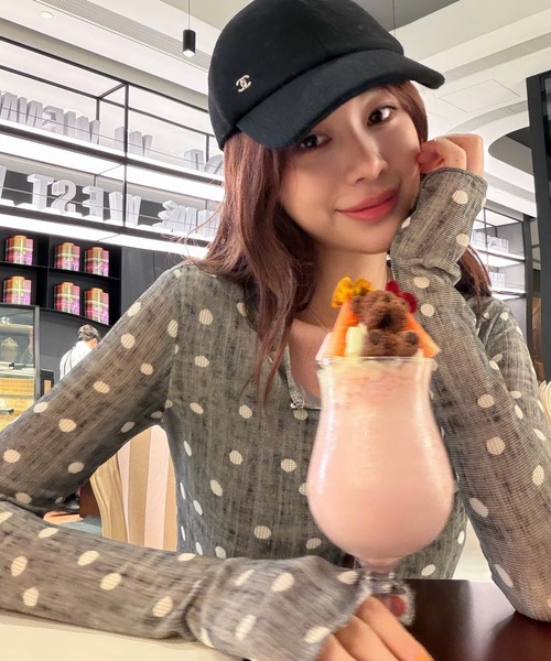AVYL(アヴィル)の「ドット柄 ショートカーディガン トップス 羽織り(カーディガン/ボレロ・レディース・グレー・M)」の7枚目の写真