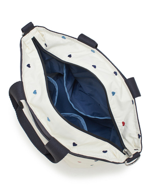 LeSportsac（レスポートサック）の「BUCKET TOTE トリコロールハートエンブロイダリー（トートバッグ・レディース・ホワイト・FREE）」の9枚目の写真