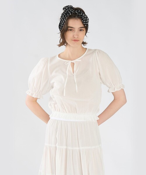 To b. by agnes b.（トゥービーバイアニエスベー）の「コットン シフォン パフィー 半袖 ブラウス（シャツ/ブラウス・レディース・ホワイト・38/40/36）」の4枚目の写真