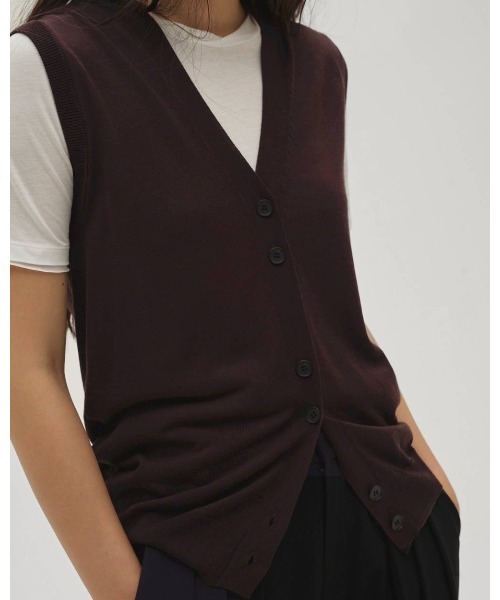 TODAYFUL(トゥデイフル)の「Tencelsilk Knit Vest 12610517(その他アウター・メンズ・ブラウン/オフホワイト/ブラック・FREE)」の7枚目の写真