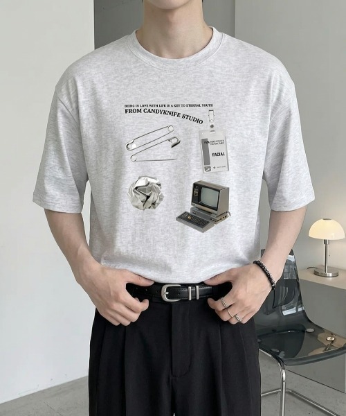 B.R.U(ブル)の「アイテムプリント半袖Tシャツ(Tシャツ/カットソー・メンズ・ホワイト/オートミール/ブラック・FREE)」の1枚目の写真