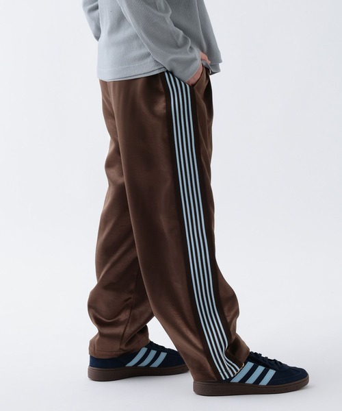 BAYFLOW（ベイフロー）の「[一本でおしゃれに決まる☆]サテンリラックスラインパンツ[120~160cm](KIDS)（その他パンツ・キッズ・ブラック/ブラウン・160cm/150cm/140cm/130cm/120cm）」の2枚目の写真