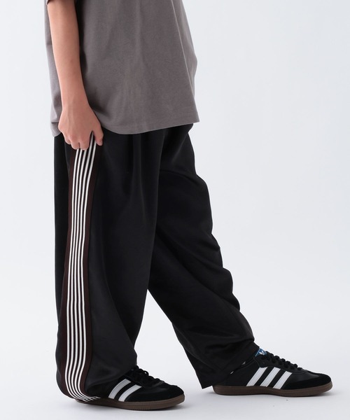 BAYFLOW（ベイフロー）の「[一本でおしゃれに決まる☆]サテンリラックスラインパンツ[120~160cm](KIDS)（その他パンツ・キッズ・ブラック/ブラウン・160cm/150cm/140cm/130cm/120cm）」の4枚目の写真