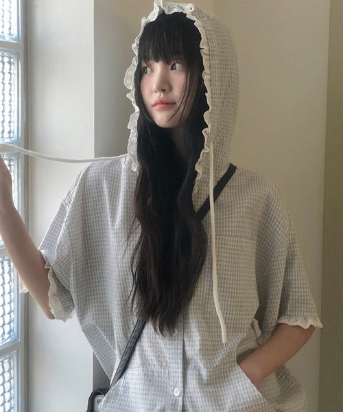 LYEON（リヨン）の「サッカーギンガムチェックフード付き半袖シャツ（シャツ/ブラウス・レディース・ネイビー/ブルー・FREE）」の18枚目の写真
