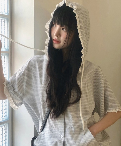 LYEON（リヨン）の「サッカーギンガムチェックフード付き半袖シャツ（シャツ/ブラウス・レディース・ネイビー/ブルー・FREE）」の19枚目の写真