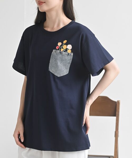 rps(アールピーエス)の「デニム&フラワーポケットBIGT(Tシャツ/カットソー・レディース・ネイビー・フリー)」の1枚目の写真
