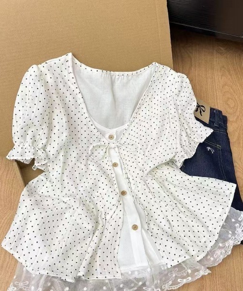 AMAJI(アマジ)の「ドット柄 フロントリボン レーストリム フェイクレイヤード シフォントップス(その他トップス・レディース・ライトブルー/イエロー/ホワイト・LARGE/X-LARGE/SMALL/MEDIUM)」の1枚目の写真