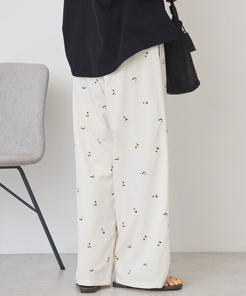 AMERICAN HOLIC(アメリカンホリック)の「花柄刺繍イージーパンツ(その他パンツ・レディース・ブラック/アイボリー・M/L)」の21枚目の写真