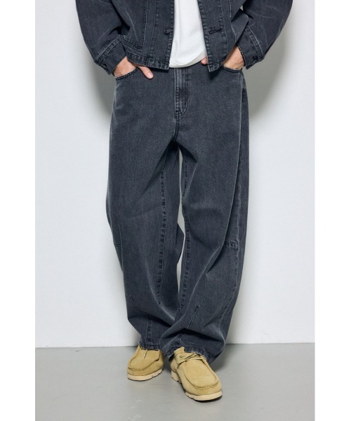 AZUL by moussy（アズールバイマウジー）の「【セットアップ対応】カラーデニムパンツ　ワイド　秋服　ジーンズ　ロングパンツ（デニムパンツ・メンズ・ライトブラック/ブラウン・LARGE/MEDIUM）」の2枚目の写真