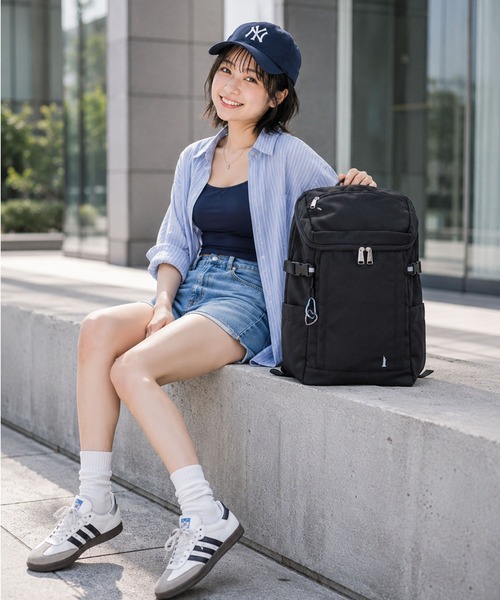 EASTBOY(イーストボーイ)の「【EASTBOY】2層式リュック カラビナ付 スクールバッグ 通学 鞄 バックパック(バックパック/リュック・レディース・ブラック×ピンク/ブラック×ブルー・FREE)」の4枚目の写真