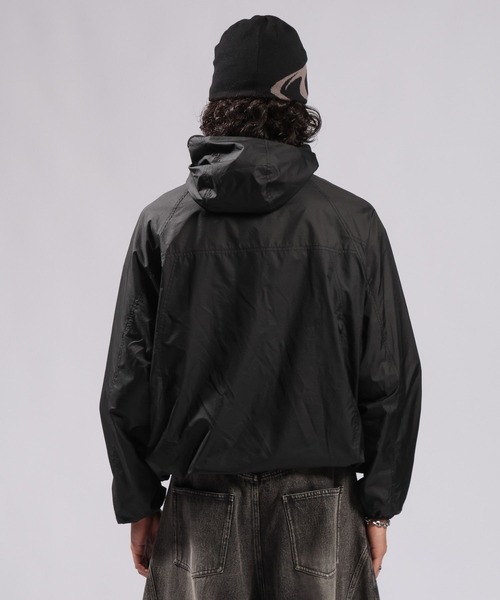 RAGEBLUE(レイジブルー)の「ASYMMETRIC ZIP NYLON PARKA/アシメZIPナイロンパーカー(ナイロンジャケット・メンズ・ブラック・FREE)」の17枚目の写真
