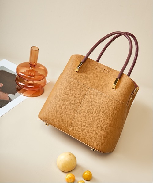 NiiNa(ニーナ)の「【 NiiNa / ニーナ 】高品質牛革3WAYバケットショルダーバッグ(ショルダーバッグ・レディース・ブラウン・FREE)」の5枚目の写真