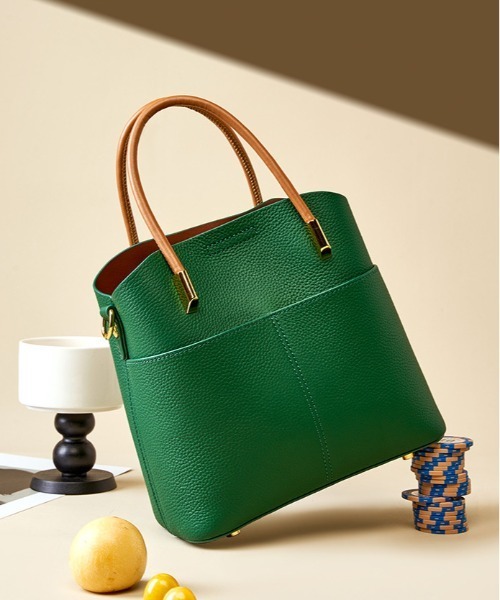 NiiNa(ニーナ)の「【 NiiNa / ニーナ 】高品質牛革3WAYバケットショルダーバッグ(ショルダーバッグ・レディース・ブラウン・FREE)」の6枚目の写真
