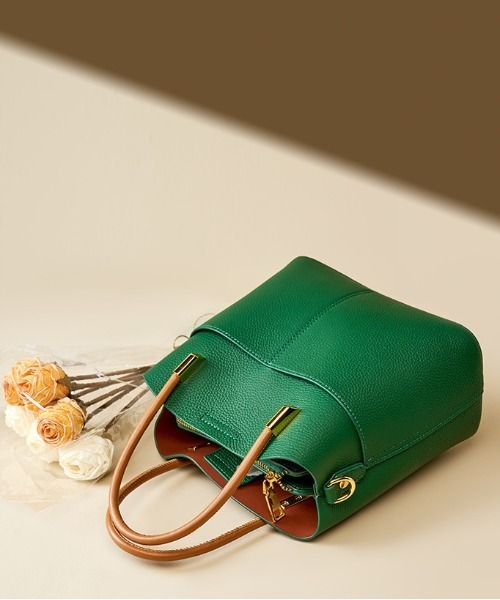 NiiNa(ニーナ)の「【 NiiNa / ニーナ 】高品質牛革3WAYバケットショルダーバッグ(ショルダーバッグ・レディース・ブラウン・FREE)」の7枚目の写真