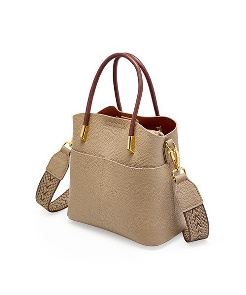 NiiNa(ニーナ)の「【 NiiNa / ニーナ 】高品質牛革3WAYバケットショルダーバッグ(ショルダーバッグ・レディース・ブラウン・FREE)」の8枚目の写真