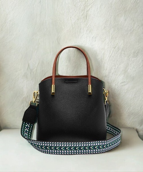 NiiNa(ニーナ)の「【 NiiNa / ニーナ 】高品質牛革3WAYバケットショルダーバッグ(ショルダーバッグ・レディース・ブラウン・FREE)」の9枚目の写真