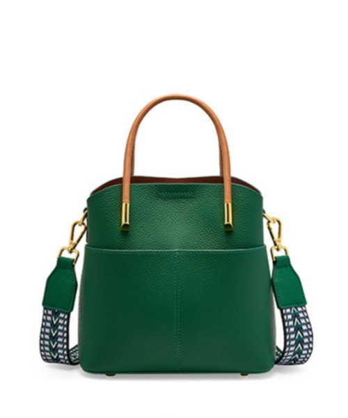 NiiNa(ニーナ)の「【 NiiNa / ニーナ 】高品質牛革3WAYバケットショルダーバッグ(ショルダーバッグ・レディース・ブラウン・FREE)」の10枚目の写真