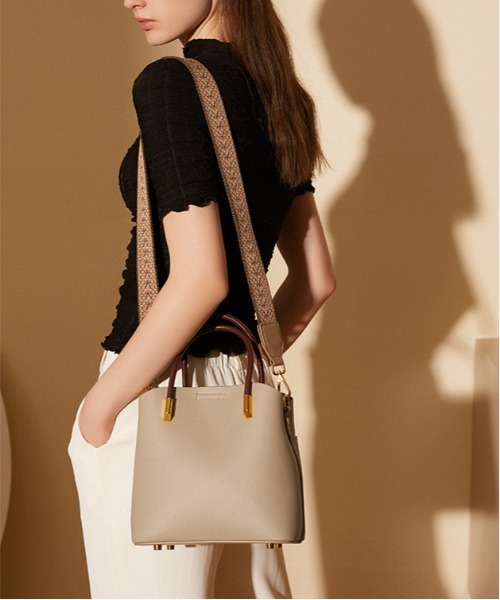 NiiNa(ニーナ)の「【 NiiNa / ニーナ 】高品質牛革3WAYバケットショルダーバッグ(ショルダーバッグ・レディース・ブラウン・FREE)」の16枚目の写真