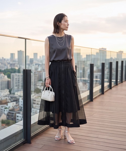 STYLE DELI(スタイルデリ)の「【DELI by】エアリーシアーZIPフレアスカート(スカート・レディース・グリーン/ブラック・M)」の4枚目の写真