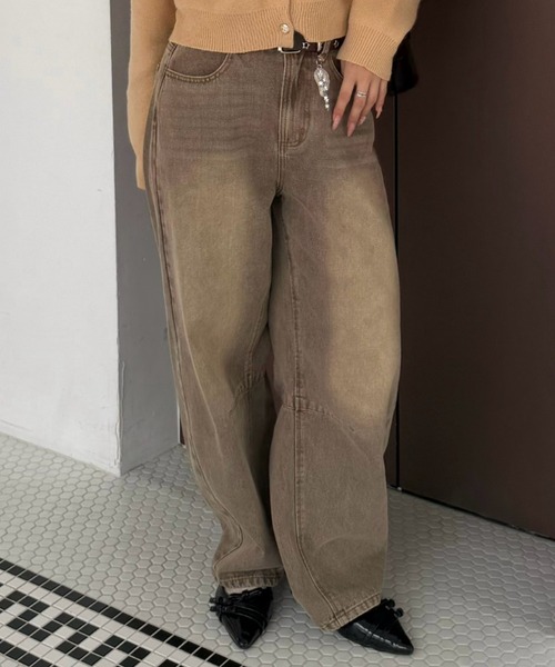 continuer de NICE CLAUP(コンティニューデナイスクラップ)の「チャーム付バレルレッグデニムPT(デニムパンツ・レディース・ブルー/ブラウン・SMALL/MEDIUM)」の10枚目の写真