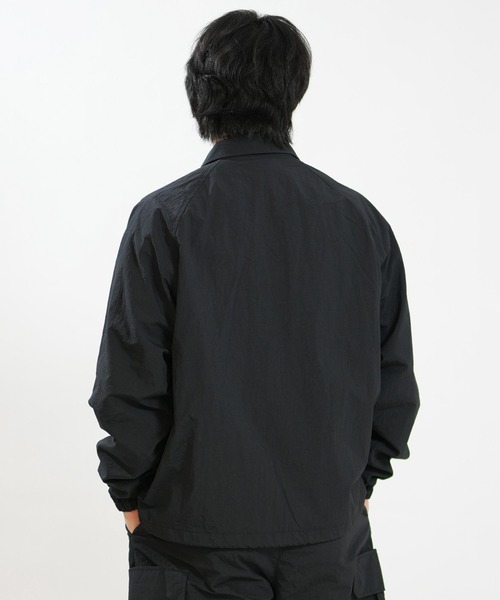 NEW ERA（ニューエラ）の「NEW ERA/ニューエラ NYLON COACH JCKET BLK 263 ジャケット 15129333（ナイロンジャケット・メンズ・ブラック・M/L/XL/XXL）」の3枚目の写真