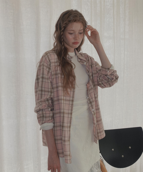 TWEE(トゥウィー)の「リアルチェックオーバーサイズ長袖シャツ(シャツ/ブラウス・レディース・ピンク/ブルー/アイボリー・FREE)」の4枚目の写真
