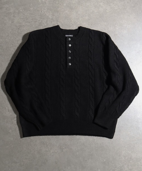 ELLUV（エルブ）の「【ELLUV/エルヴ】ウールミックス ヘンリーネックケーブルニットポロ（ニット/セーター・メンズ・ダークブルー/ブラック/チャコールグレー・L/M/S）」の17枚目の写真