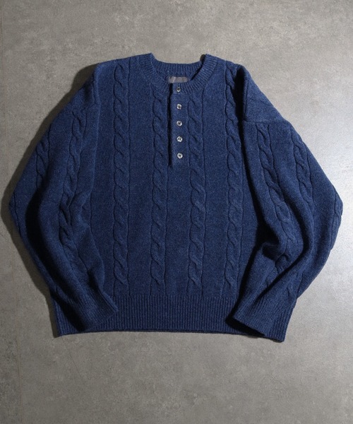 ELLUV（エルブ）の「【ELLUV/エルヴ】ウールミックス ヘンリーネックケーブルニットポロ（ニット/セーター・メンズ・ダークブルー/ブラック/チャコールグレー・L/M/S）」の7枚目の写真