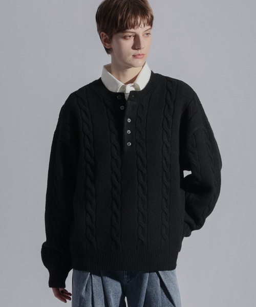 ELLUV（エルブ）の「【ELLUV/エルヴ】ウールミックス ヘンリーネックケーブルニットポロ（ニット/セーター・メンズ・ダークブルー/ブラック/チャコールグレー・L/M/S）」の11枚目の写真