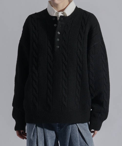 ELLUV（エルブ）の「【ELLUV/エルヴ】ウールミックス ヘンリーネックケーブルニットポロ（ニット/セーター・メンズ・ダークブルー/ブラック/チャコールグレー・L/M/S）」の12枚目の写真