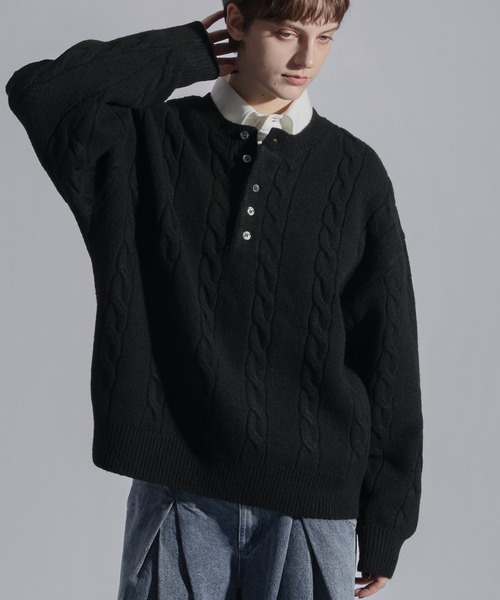 ELLUV（エルブ）の「【ELLUV/エルヴ】ウールミックス ヘンリーネックケーブルニットポロ（ニット/セーター・メンズ・ダークブルー/ブラック/チャコールグレー・L/M/S）」の13枚目の写真