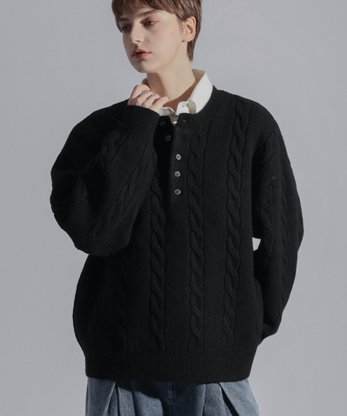 ELLUV（エルブ）の「【ELLUV/エルヴ】ウールミックス ヘンリーネックケーブルニットポロ（ニット/セーター・メンズ・ダークブルー/ブラック/チャコールグレー・L/M/S）」の14枚目の写真