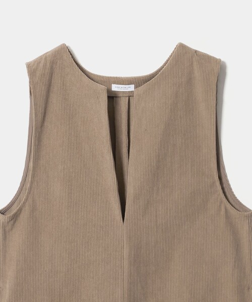 A DAY IN THE LIFE UNITED ARROWS（アデイインザライフユナイテッドアローズ）の「コーデュロイ キーネック ジャンパースカート ＜A DAY IN THE LIFE＞（ワンピース・レディース・ネイビー/ダークグレー/オフホワイト/ブラウン系・FREE）」の6枚目の写真
