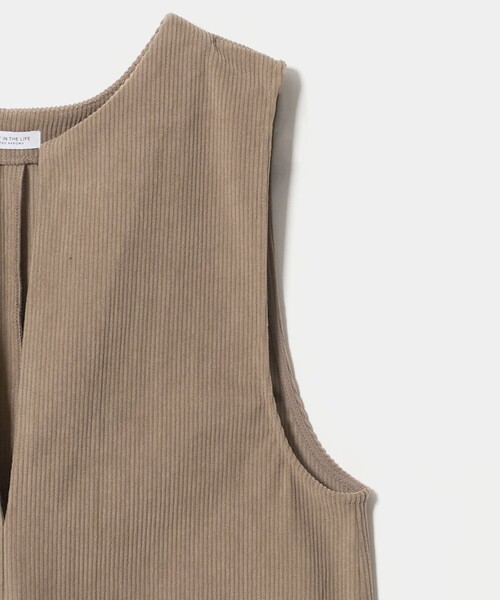 A DAY IN THE LIFE UNITED ARROWS（アデイインザライフユナイテッドアローズ）の「コーデュロイ キーネック ジャンパースカート ＜A DAY IN THE LIFE＞（ワンピース・レディース・ネイビー/ダークグレー/オフホワイト/ブラウン系・FREE）」の7枚目の写真