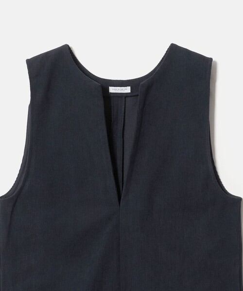 A DAY IN THE LIFE UNITED ARROWS（アデイインザライフユナイテッドアローズ）の「コーデュロイ キーネック ジャンパースカート ＜A DAY IN THE LIFE＞（ワンピース・レディース・ネイビー/ダークグレー/オフホワイト/ブラウン系・FREE）」の12枚目の写真