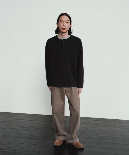 BLANKROOM（ブランクルーム）の「ノーブルヘンリーネックTシャツ_BLACK（Tシャツ/カットソー・メンズ・その他・2/3/1）」の2枚目の写真