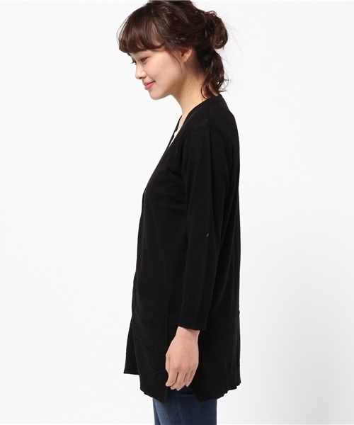 LBC(エルビーシー)の「12G強撚コットンVネックカーディガン(カーディガン/ボレロ・レディース・オフホワイト/ブラック・MEDIUM/LARGE)」の4枚目の写真