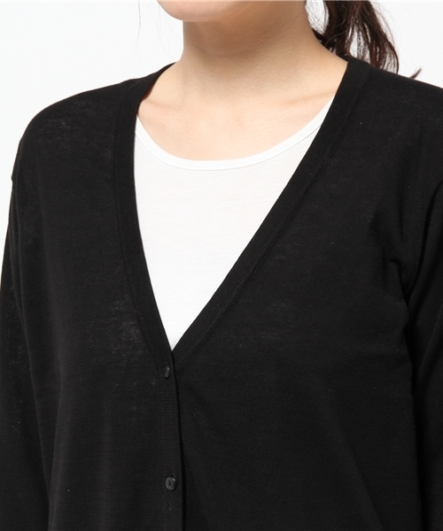 LBC(エルビーシー)の「12G強撚コットンVネックカーディガン(カーディガン/ボレロ・レディース・オフホワイト/ブラック・MEDIUM/LARGE)」の6枚目の写真
