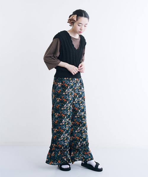 MERLOT（メルロー）の「裾フリルボタニカルワイドパンツ1181（その他パンツ・レディース・グリーン/ネイビー/レッド・FREE）」の6枚目の写真