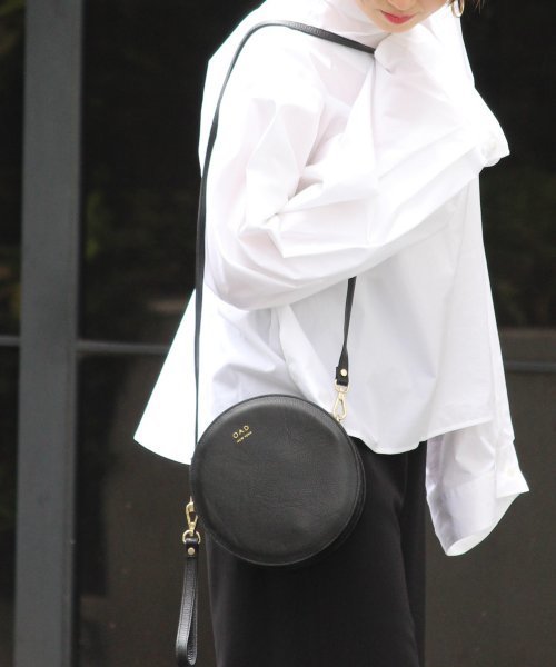 JOURNAL STANDARD（ジャーナルスタンダード）の「【OAD/オーエーディー】CIRCLE CROSSBODY WRISTLET#（ショルダーバッグ・レディース・ブラック/ボルドー/ブルー系その他・FREE）」の2枚目の写真