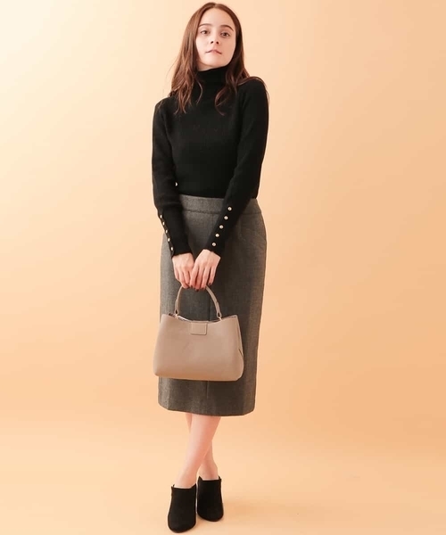 OFUON le MK（オフオンルエムケー）の「袖ボタンリブニット（ニット/セーター・レディース・ホワイト/ブラック/ライトグレー・M/L）」の4枚目の写真