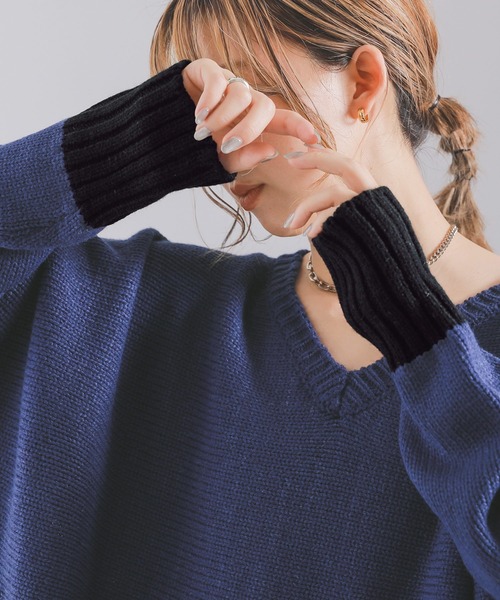 n'OrLABEL(ノアールレーベル)の「『配色Vネックニット』(ニット/セーター・レディース・ブラック/オフホワイト/カーキ/杢グレー/グレイッシュベージュ/ボルドー/ネイビー/ブルー/モカ/マスタード/ライトパープル・2/1)」の7枚目の写真