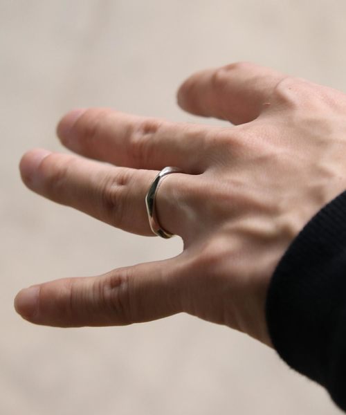 YArKA（ヤーカ）の「【YArKA/ヤーカ】silver925 7surface ring [nanaes]/シルバー925 7面デザインリング（リング・メンズ・ブラック/シルバー/ゴールド・#11/#13/#15/#9/#17/#19/#21/#23）」の14枚目の写真