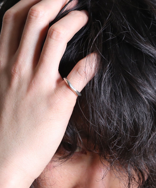 YArKA（ヤーカ）の「【YArKA/ヤーカ】silver925 7surface ring [nanaes]/シルバー925 7面デザインリング（リング・メンズ・ブラック/シルバー/ゴールド・#11/#13/#15/#9/#17/#19/#21/#23）」の5枚目の写真