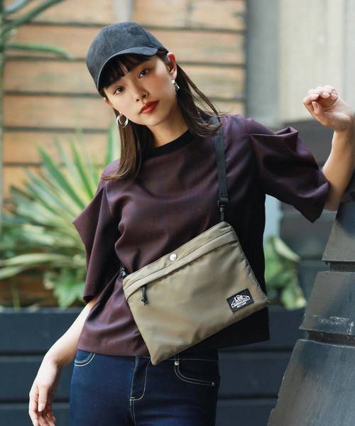 Lee（リー）の「【Lee×SMIRNASLI】Nylon Sacoche / ナイロンサコッシュ（ショルダーバッグ・レディース・ブラック/ベージュ/ネイビー/カーキ/ボルドー・フリー）」の14枚目の写真